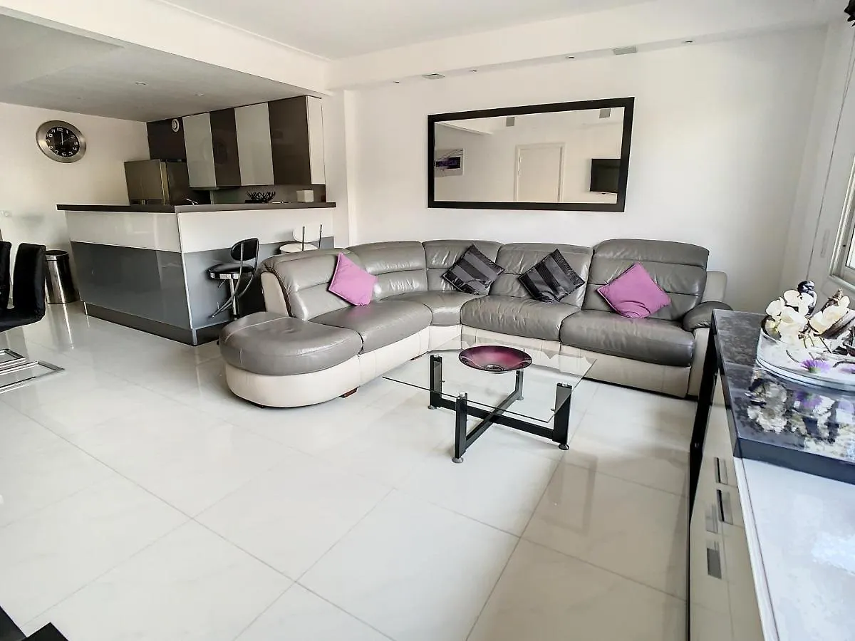 Apartment Luxueux Appartements Idealement Situes En Plein Centre Ville De Cannes France