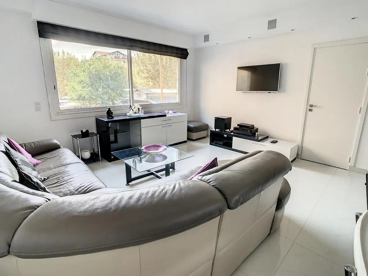 Luxueux Appartements Idealement Situes En Plein Centre Ville De Cannes contacts